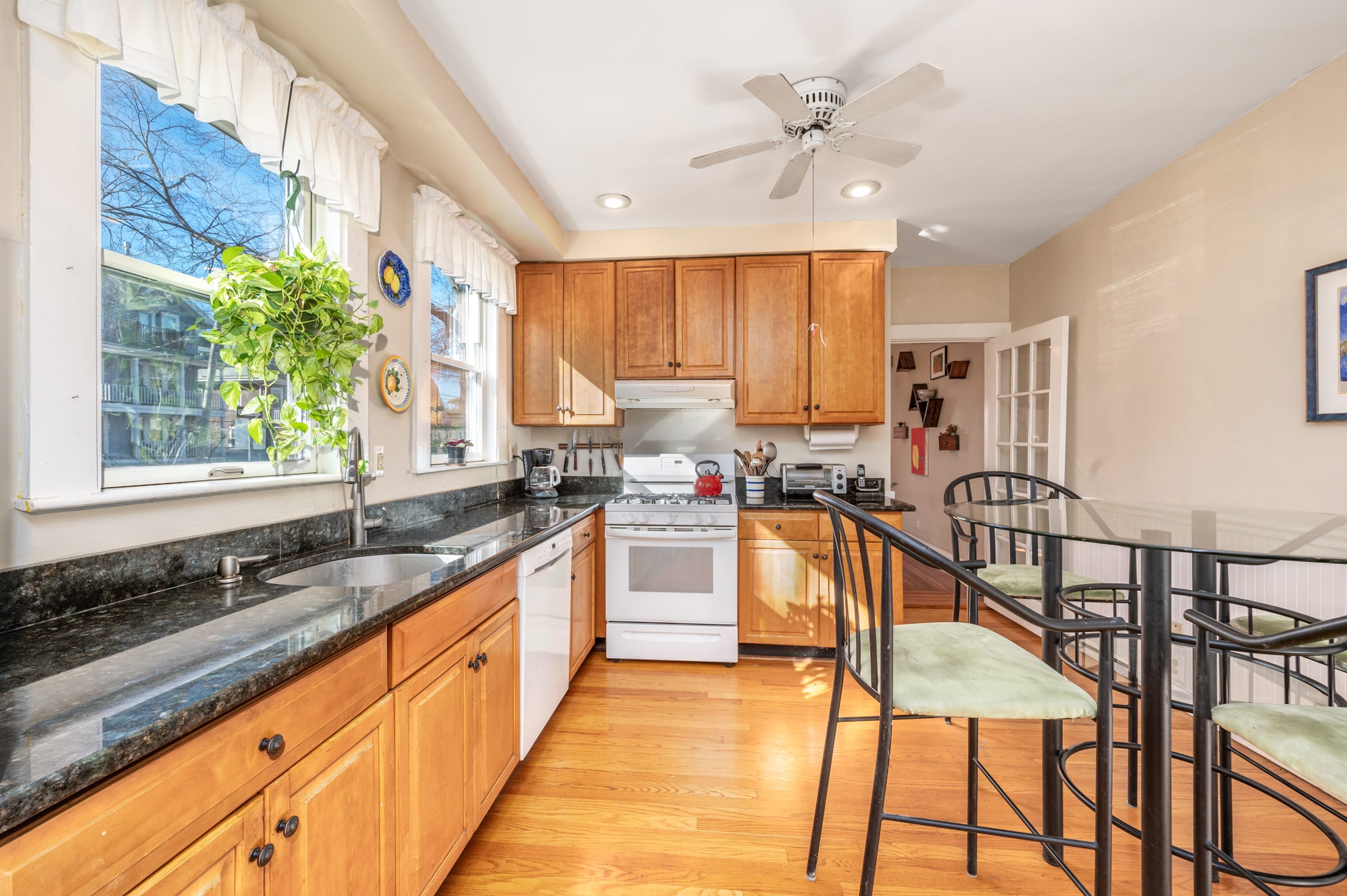 2 Ivy Street in Cambridge inception-app-prod/NmU2ZTUzNTQtMTA5MC00MzY0LWFmNmYtZmVkMjVjMjY0ZWIx/content/2024/02/894a92185c8eaf12ac46a077e8d51d2419e21a65.jpg