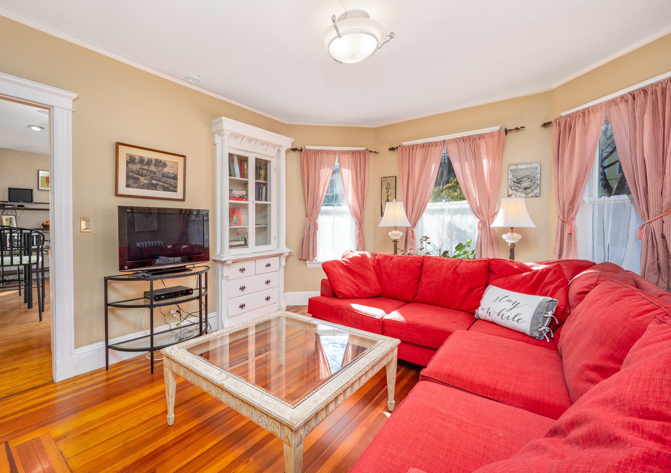 2 Ivy Street in Cambridge inception-app-prod/NmU2ZTUzNTQtMTA5MC00MzY0LWFmNmYtZmVkMjVjMjY0ZWIx/content/2024/02/bd83920fc2dce0368cd8a1300670e436930e0c12.jpg