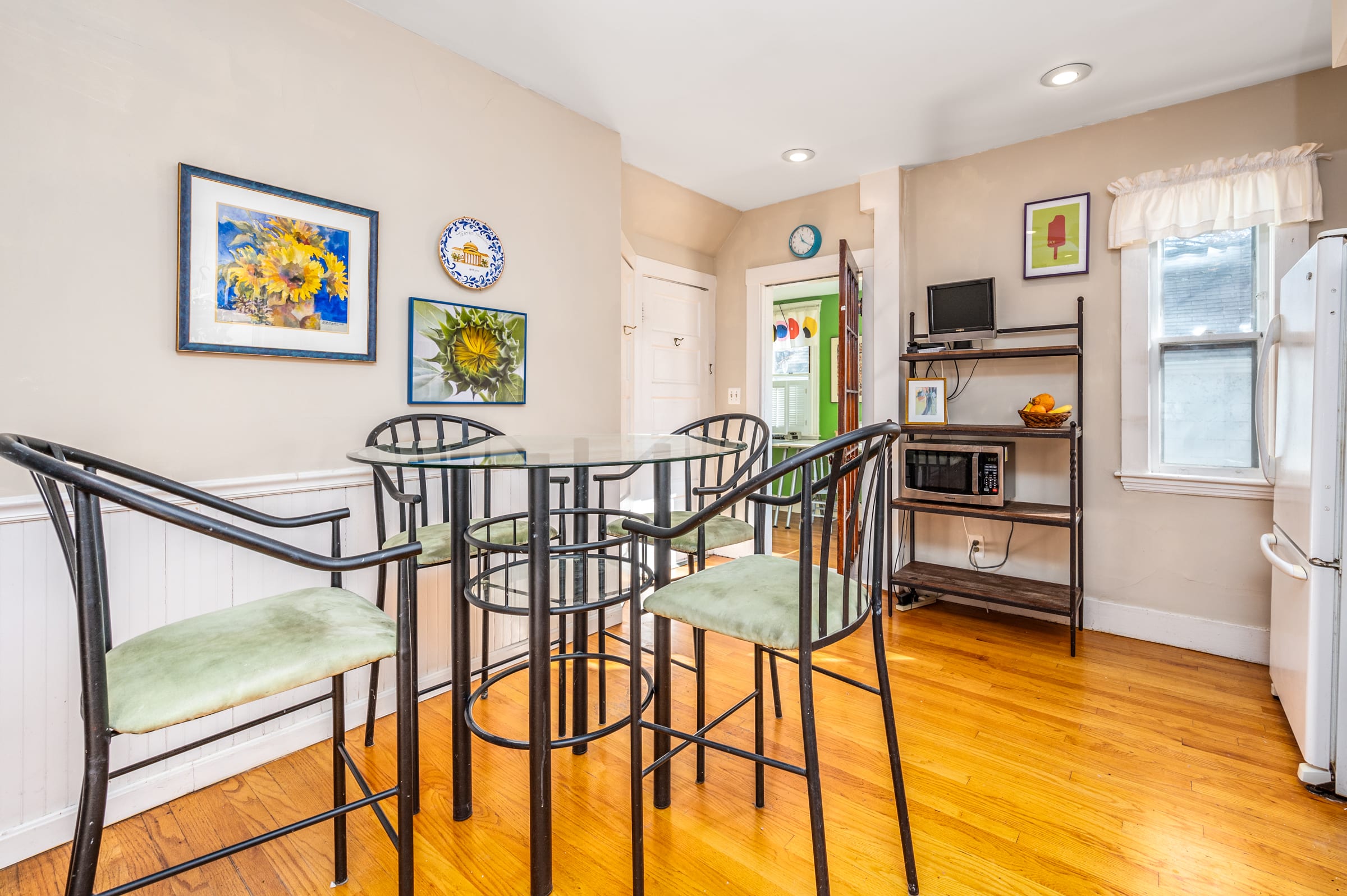 2 Ivy Street in Cambridge inception-app-prod/NmU2ZTUzNTQtMTA5MC00MzY0LWFmNmYtZmVkMjVjMjY0ZWIx/content/2024/02/fe579a3cd98b728cf17c7d7a31b42d1554ccd858.jpg