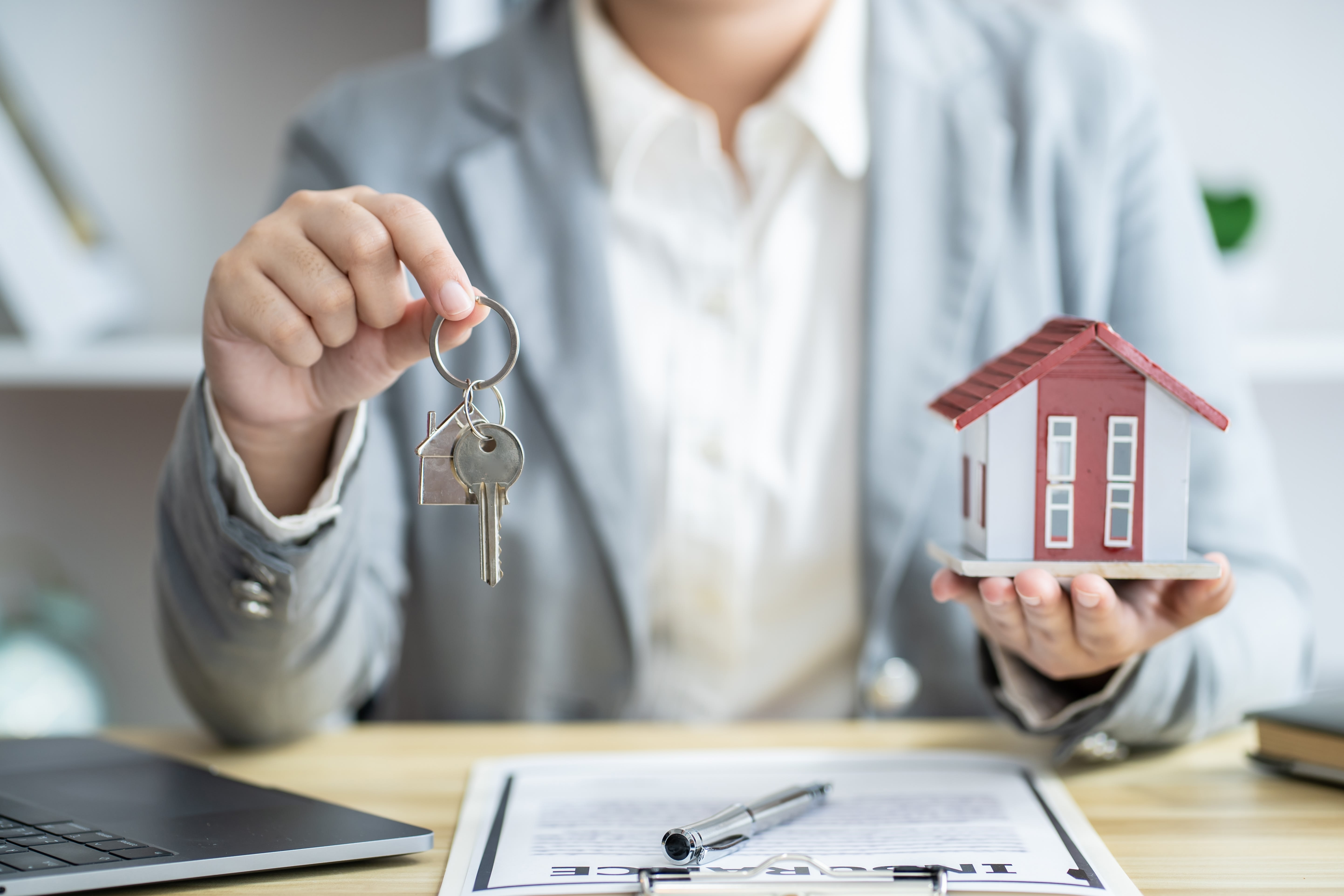 Checklist: Your Mortgage Application inception-app-prod/NzA3N2Y0ZTEtZTYzYi00ZDY5LTllMTAtOTI0NmY4MDU4YWM2/content/2026/05/418df6479ad5fc64b6f03b1e31f04d298f949cfb.jpg