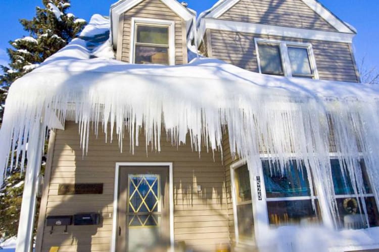 Dealing with and preventing ice dams inception-app-prod/NzAwNzhlYTAtN2M1My00OGVlLTkwNGMtYmFjMzdjNTQwNzU2/content/2019/02/icicles-on-house-west-des-moines.jpg
