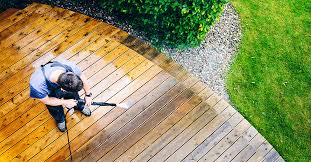 inception-app-prod/NzAwNzhlYTAtN2M1My00OGVlLTkwNGMtYmFjMzdjNTQwNzU2/content/2019/05/Deck washing.jpg