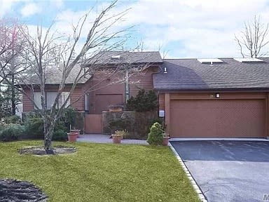 21 Yale Dr, Manhasset, NY 11030 inception-app-prod/NzEzZTkyYzUtOTI0NC00MjFhLWEyNTEtZTBhNWQwMDdkOGM2/content/2020/08/ispt7zboyc6lti1000000000.jpg