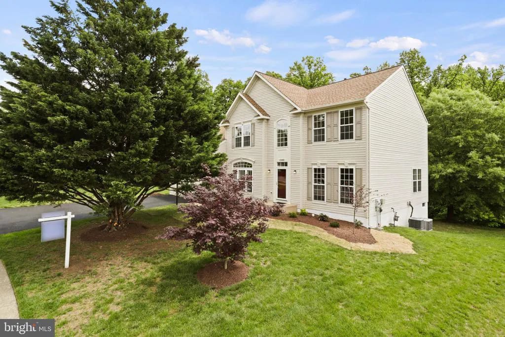 15400 Marsh Overlook Drive, Woodbridge, VA 22191 inception-app-prod/NzUzOGUwYTUtYjhjZi00MzI0LWJkZTItOWVlNmFjMjZjN2Nl/content/2025/09/0477e3e24b278b676235f780fa4c9f96bc4335df.webp