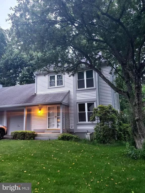 10006 Beacon Pond Lane, Burke, VA 22015 inception-app-prod/NzUzOGUwYTUtYjhjZi00MzI0LWJkZTItOWVlNmFjMjZjN2Nl/content/2025/09/0d9db1334121d7c52ec6fbf3727d543d21e356cf.webp