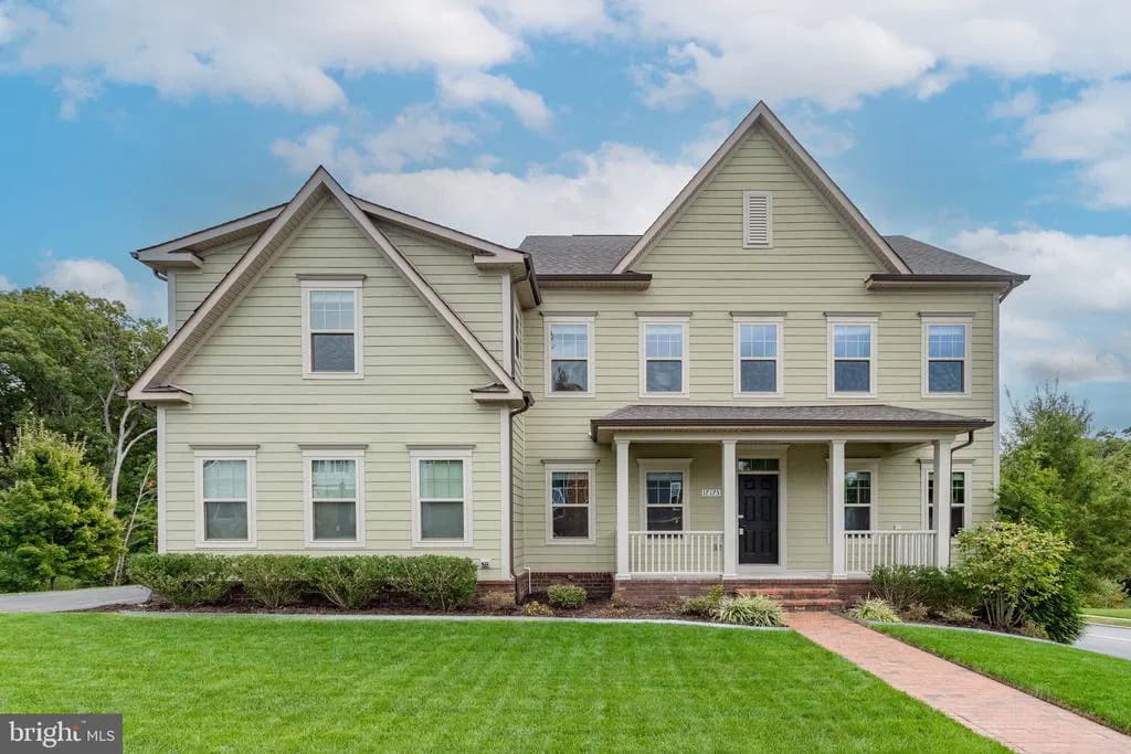 17175 Belle Isle Drive, Dumfries, VA 22026 inception-app-prod/NzUzOGUwYTUtYjhjZi00MzI0LWJkZTItOWVlNmFjMjZjN2Nl/content/2025/09/54841fe59abc099a514d1c655cacb49f1dd9b0de.webp