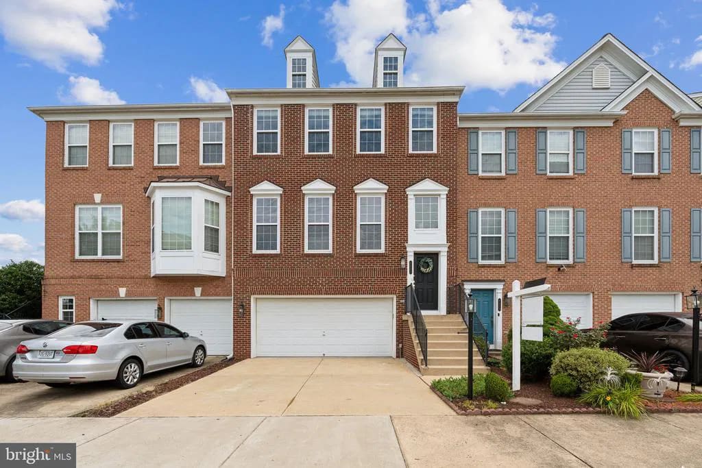 8233 Red Carnation, Lorton, VA 22079 inception-app-prod/NzUzOGUwYTUtYjhjZi00MzI0LWJkZTItOWVlNmFjMjZjN2Nl/content/2025/09/61fd654ba1e25647018f4f6edacfe37e33692d38.webp