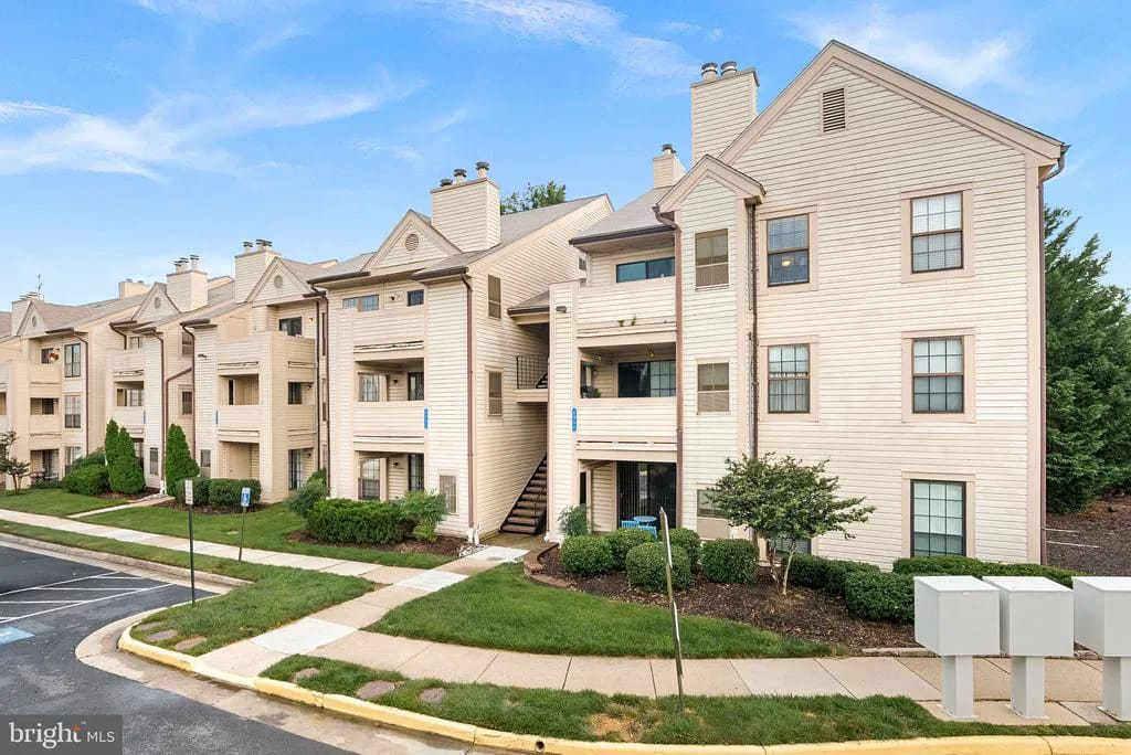 6900 Mary Caroline Circle #L, Alexandria, VA 22310 inception-app-prod/NzUzOGUwYTUtYjhjZi00MzI0LWJkZTItOWVlNmFjMjZjN2Nl/content/2025/09/8281c492a9bb1e1e2235c6218fac1a78006ac4f7.webp