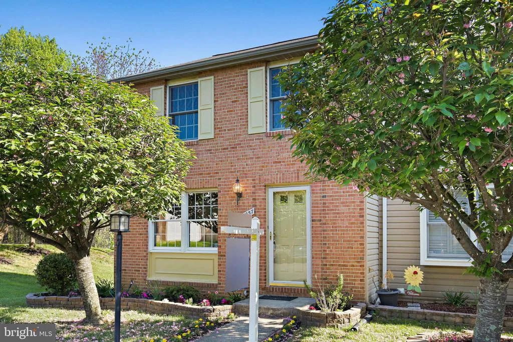 6057 Chicory Place, Alexandria, VA 22310 inception-app-prod/NzUzOGUwYTUtYjhjZi00MzI0LWJkZTItOWVlNmFjMjZjN2Nl/content/2025/09/e38f03839c65b3a0377d37712a22603914714891.webp