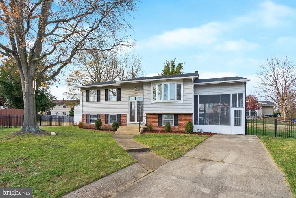 5901 Chevell Court, Alexandria, VA 22310 inception-app-prod/NzUzOGUwYTUtYjhjZi00MzI0LWJkZTItOWVlNmFjMjZjN2Nl/content/2025/09/efd3e53e259342abd5746ff6193ceb62771ed1f7.webp