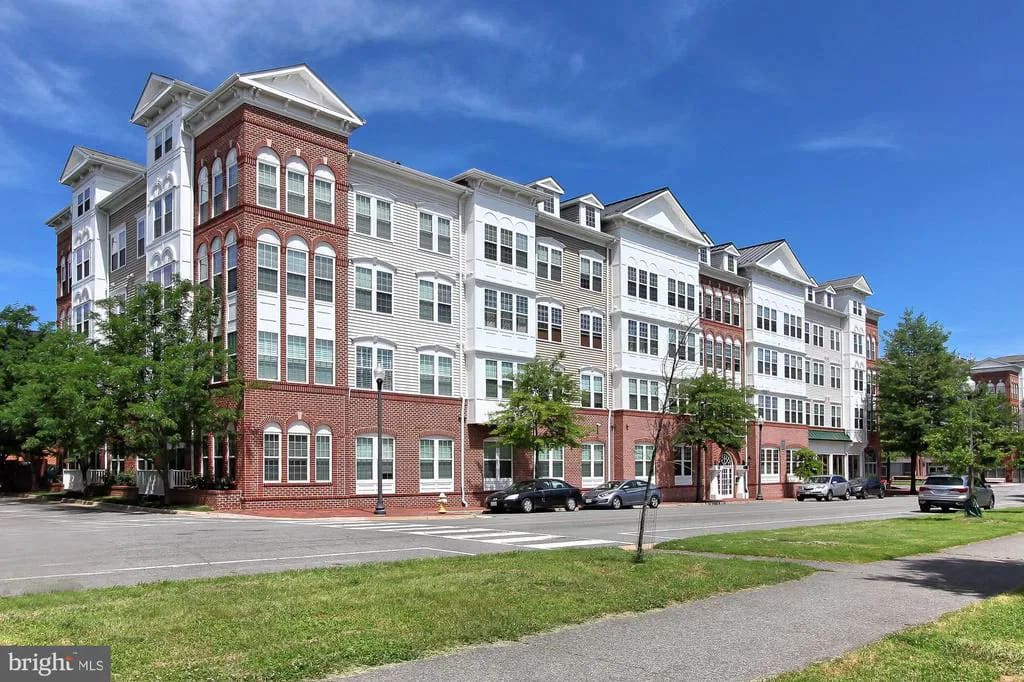 191 Somervelle Street #303, Alexandria, VA 22304 inception-app-prod/NzUzOGUwYTUtYjhjZi00MzI0LWJkZTItOWVlNmFjMjZjN2Nl/content/2025/09/f8fd26ac0cb39b3b81465249685bb49e8ac8d011.webp