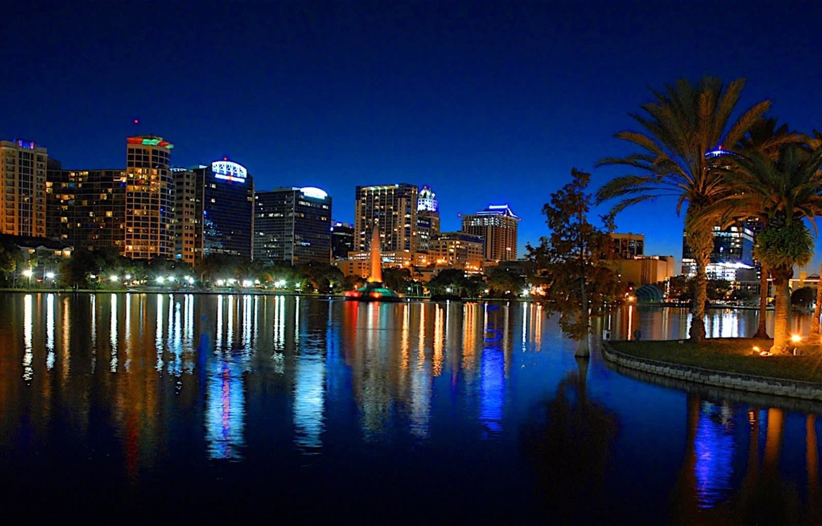 inception-app-prod/NzViZDZlYmMtOTM5Ny00NWJhLWFmMWQtYWQ1MGIxMjRjNWFm/content/2021/02/nght-view-of-lake-eola-orlando-florida.jpg