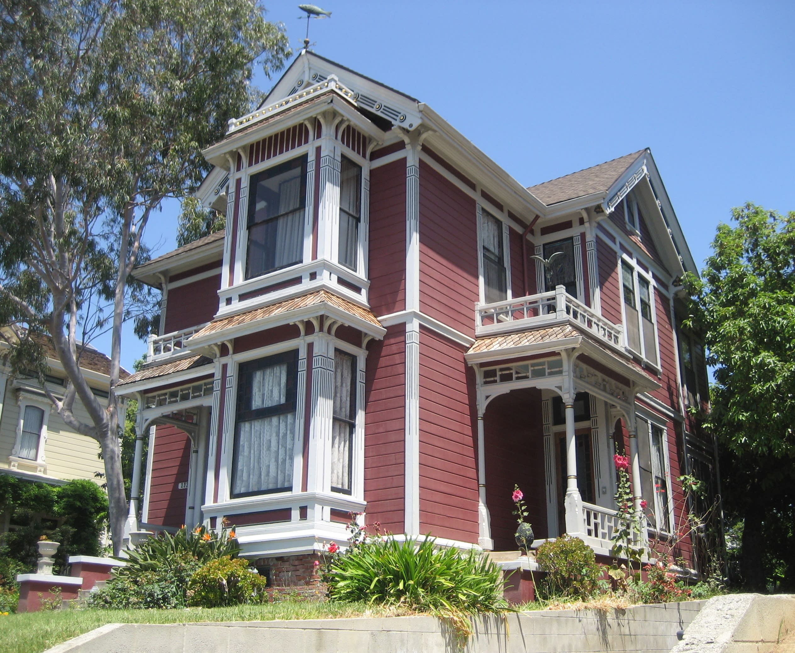 Angelino Heights Los Angeles: History, Victorian Homes, Carroll Avenue and Real Estate inception-app-prod/NzdjOWQ0ODEtMGI3My00NzFmLWI0NjctMjc0ODNmYjdiOWE0/content/2026/07/e4c01fae0a56ef6e56a03bd551fe626745161c53.jpg