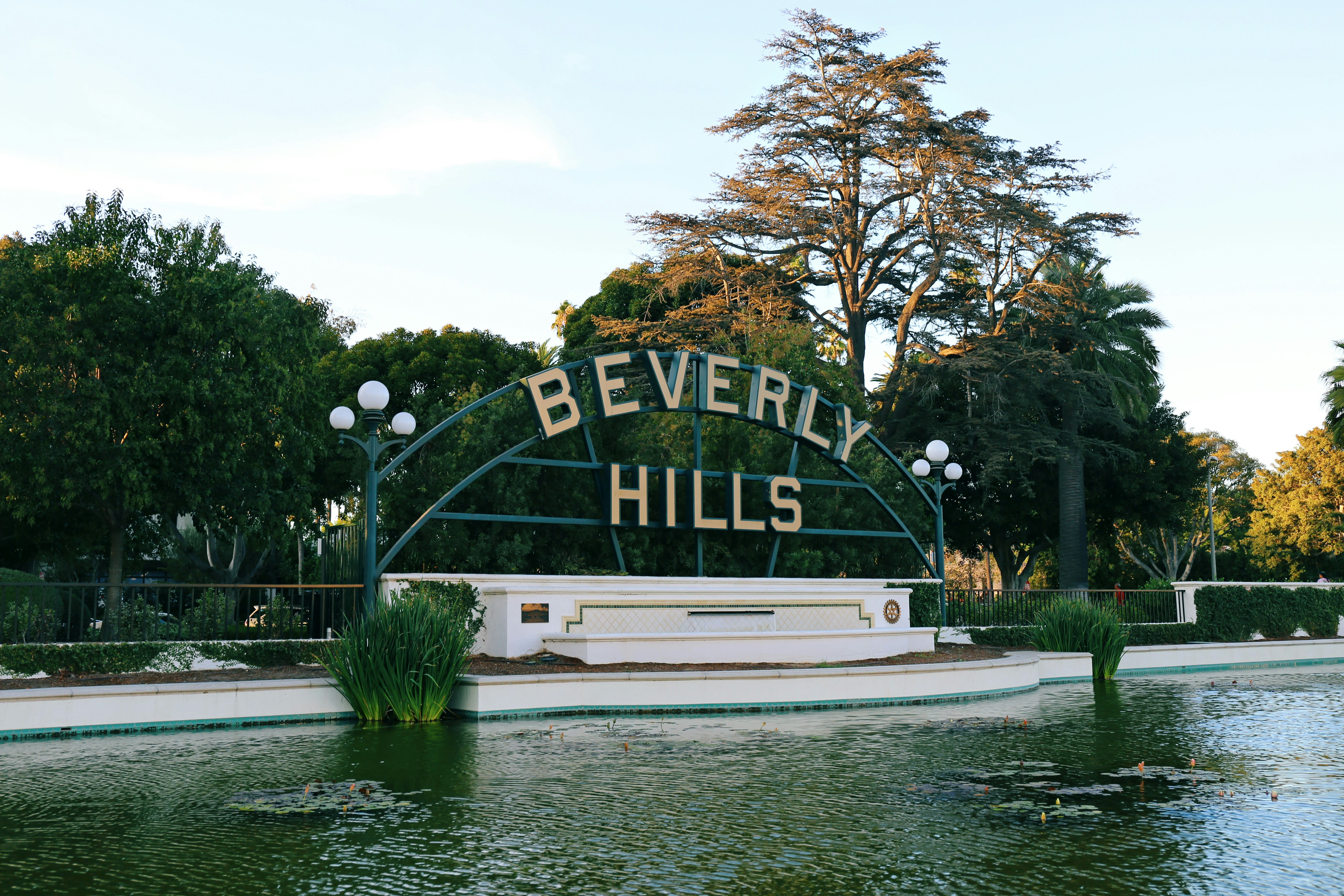 Beverly Hills Post Office inception-app-prod/NzdjOWQ0ODEtMGI3My00NzFmLWI0NjctMjc0ODNmYjdiOWE0/content/2026/08/5f24dab193beeb37d729885fdc3e7ce5fe170825.jpg