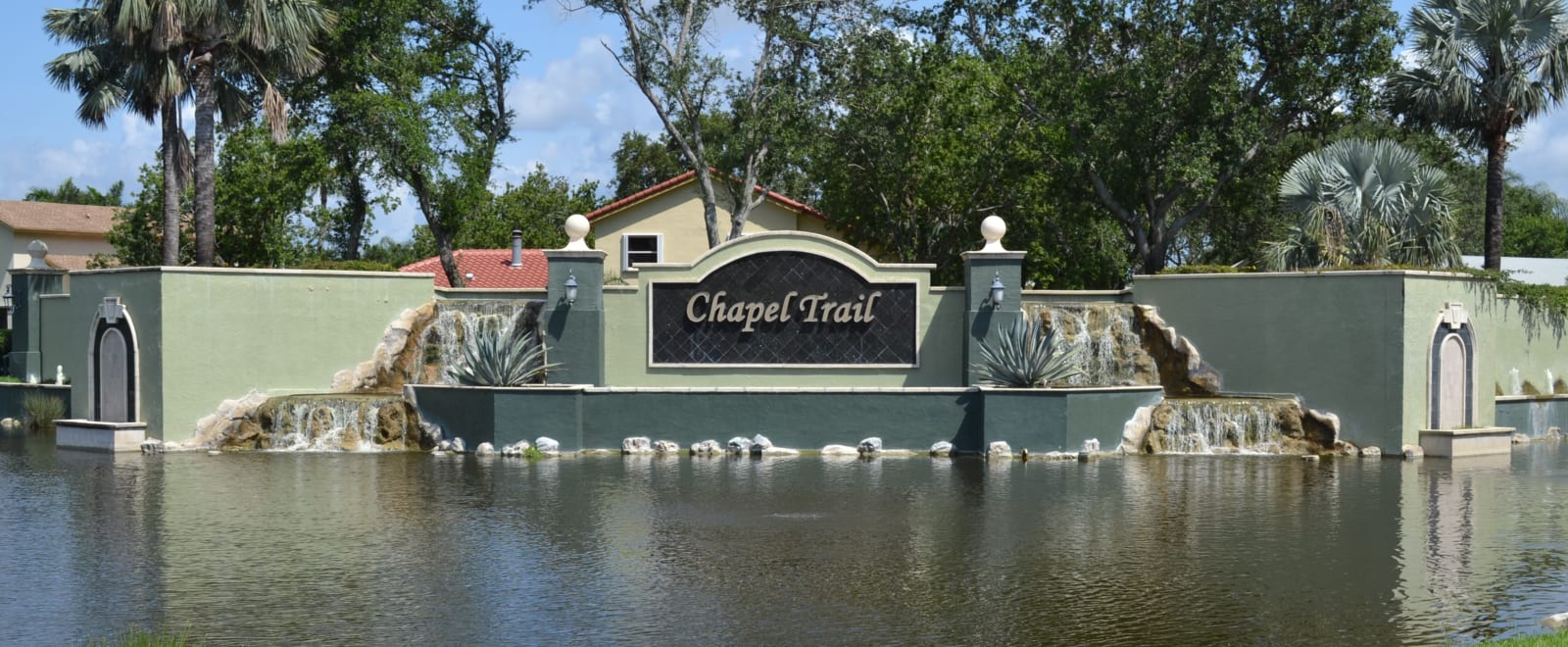 inception-app-prod/ODA4YzA4OTAtMGJmMy00ZWU3LWFhZTYtMjVlMGFhMWJiZjIz/content/2018/06/Chapel Trail Entrance _Cropped_2-2.png