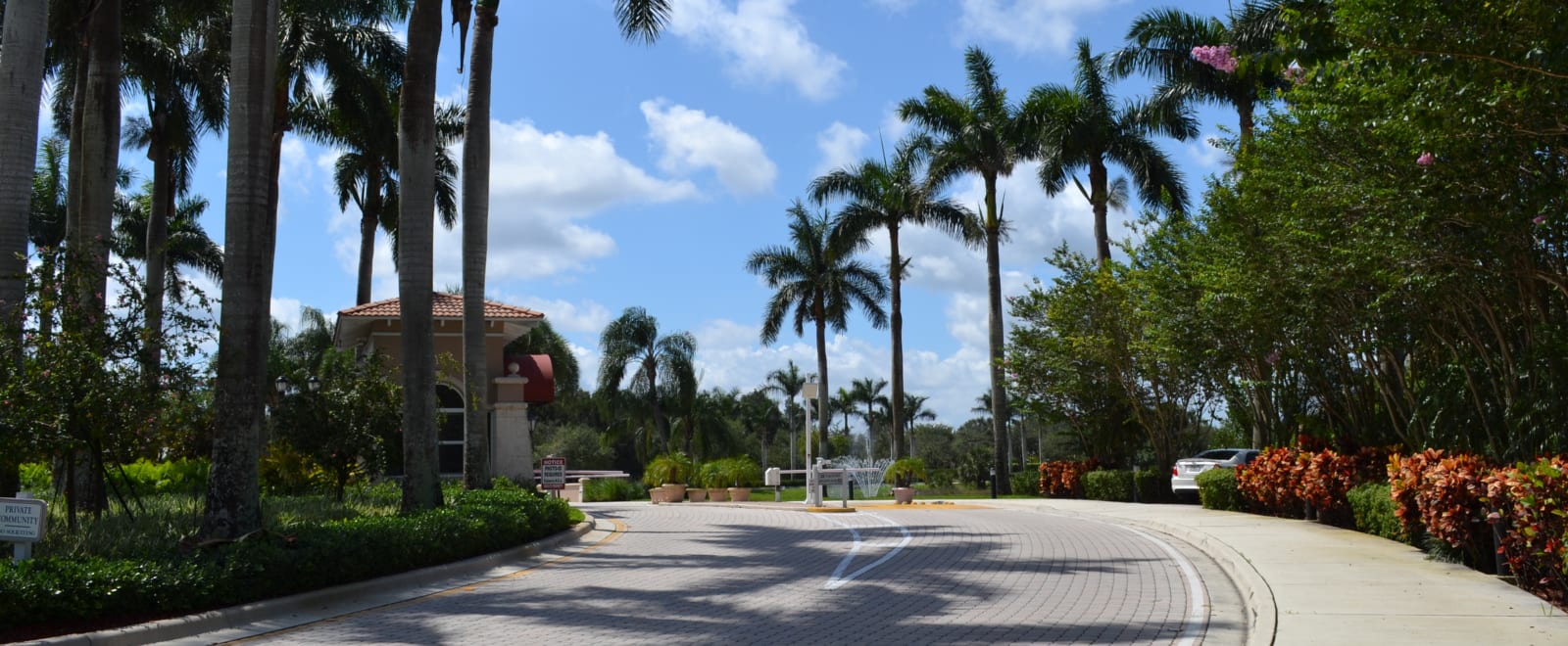 inception-app-prod/ODA4YzA4OTAtMGJmMy00ZWU3LWFhZTYtMjVlMGFhMWJiZjIz/content/2018/06/Estancia Entrance_3_Cropped.png