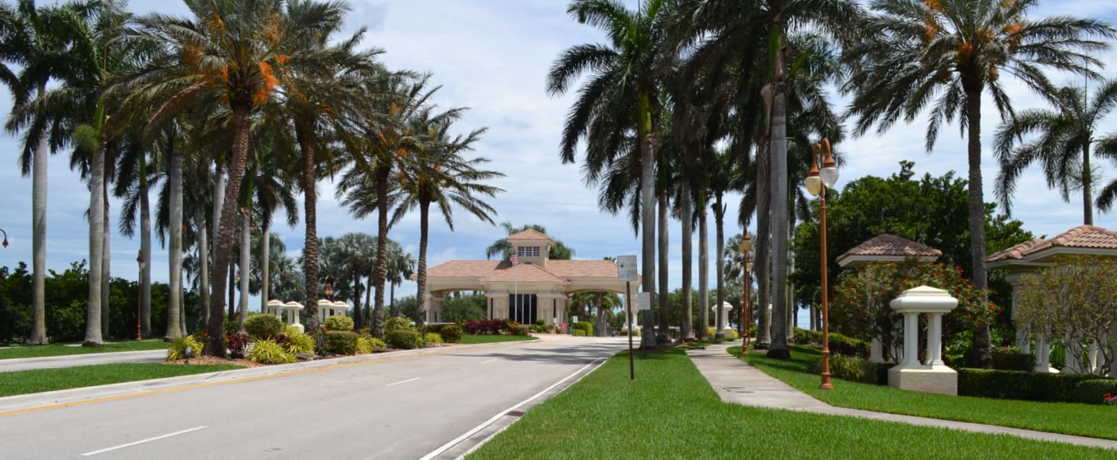 inception-app-prod/ODA4YzA4OTAtMGJmMy00ZWU3LWFhZTYtMjVlMGFhMWJiZjIz/content/2018/06/Laguna Isles Entrance_2_Cropped-1.png