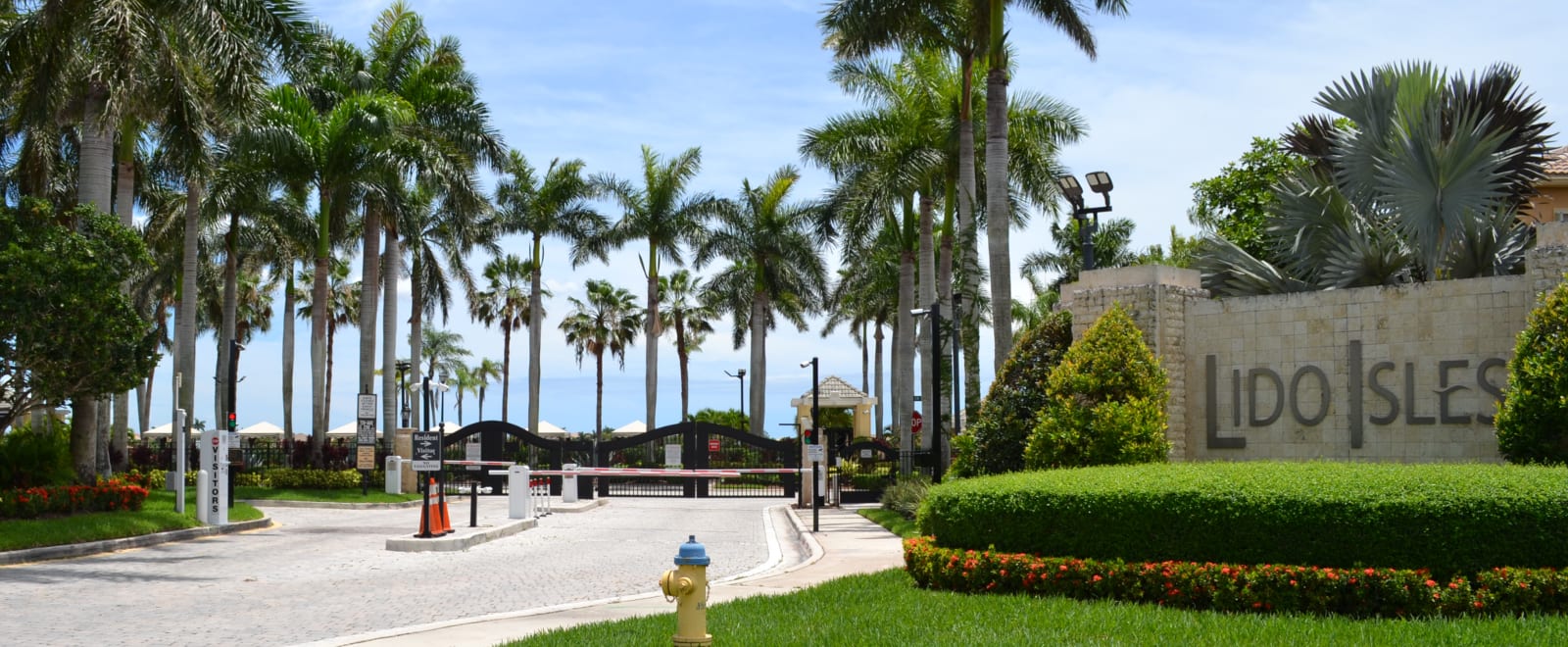 inception-app-prod/ODA4YzA4OTAtMGJmMy00ZWU3LWFhZTYtMjVlMGFhMWJiZjIz/content/2018/06/Lido Isles Entrance_3_Cropped.png