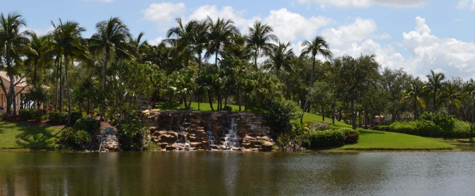 inception-app-prod/ODA4YzA4OTAtMGJmMy00ZWU3LWFhZTYtMjVlMGFhMWJiZjIz/content/2018/06/Pembroke Isles Entrance 3_Cropped.png