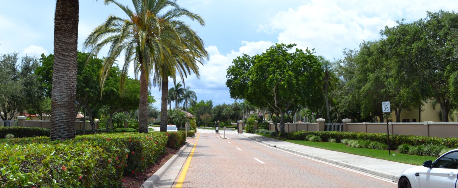 inception-app-prod/ODA4YzA4OTAtMGJmMy00ZWU3LWFhZTYtMjVlMGFhMWJiZjIz/content/2018/06/Pembroke Shores Entrance_1_Cropped-3.png