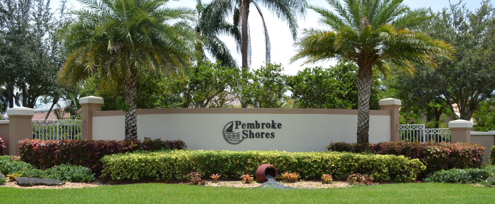 inception-app-prod/ODA4YzA4OTAtMGJmMy00ZWU3LWFhZTYtMjVlMGFhMWJiZjIz/content/2018/06/Pembroke Shores Entrance_2_Cropped.png