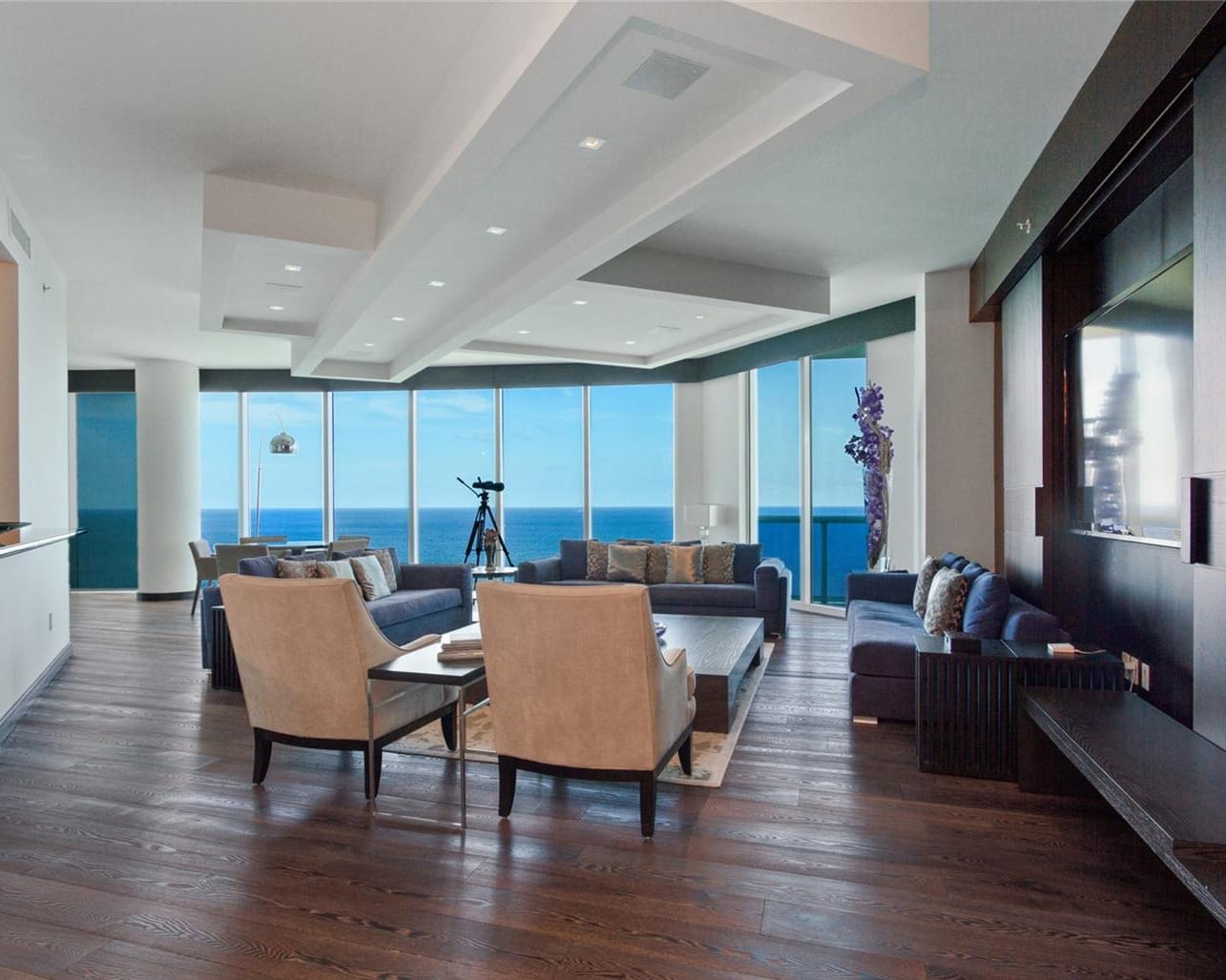 inception-app-prod/ODA4YzA4OTAtMGJmMy00ZWU3LWFhZTYtMjVlMGFhMWJiZjIz/content/2021/01/condo3.3mill.jpg
