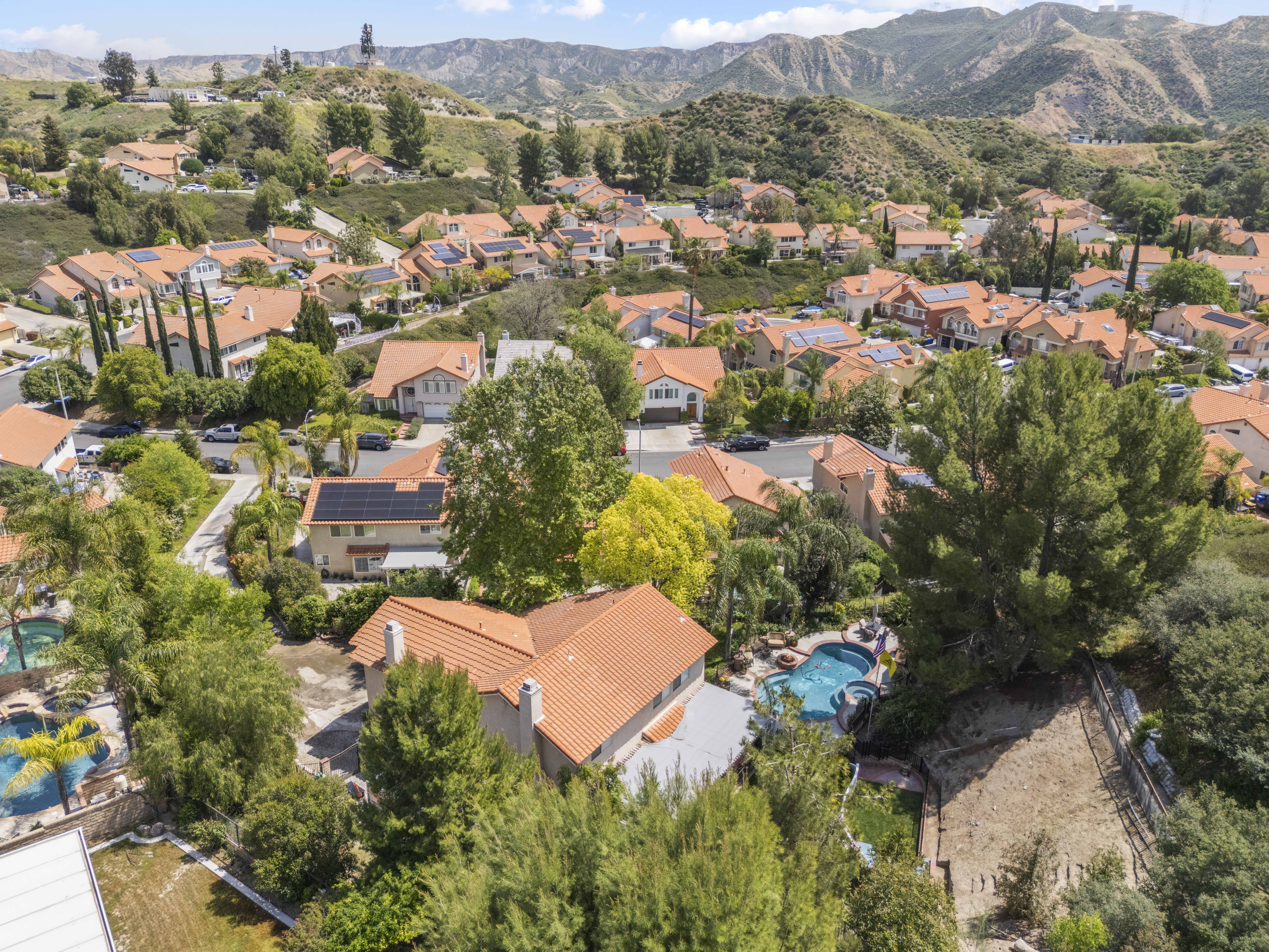 Saugus Homes for Sale inception-app-prod/ODBhMzFhMDUtYTIzOS00NzVkLWJmYWItOThhOWJmZWQ1ZWY3/content/2026/08/ef6ddb5477b175a99d4efb9cc783547c7d317b9c.jpg