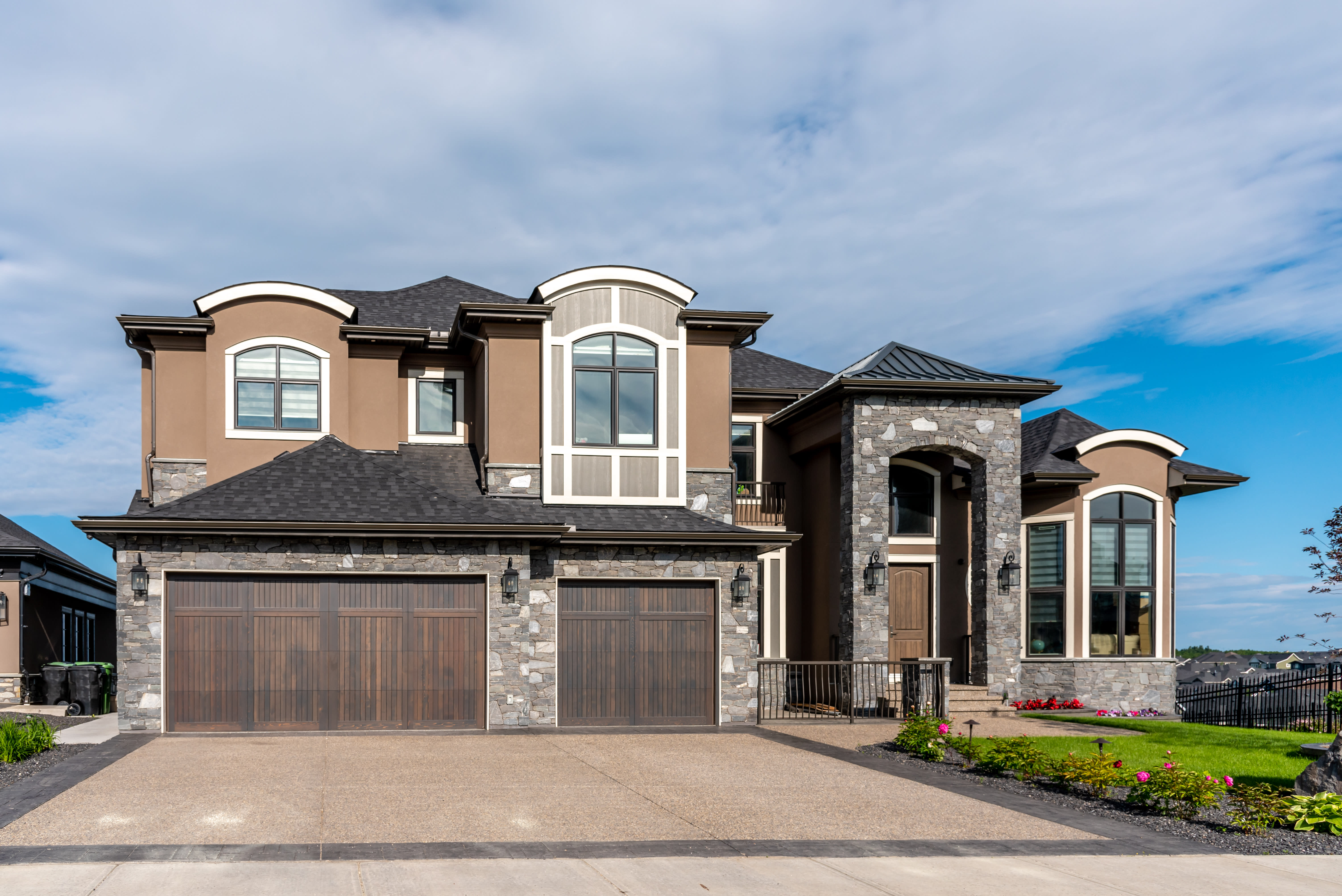 Luxury Homes inception-app-prod/ODBlY2ZlN2MtNzkxNy00MTgzLWE4ZjUtNGZkNTM1N2I5N2Qz/content/2026/03/86cbfaa6f716c37e1d8dbaf86acd871d5c69128a.jpg
