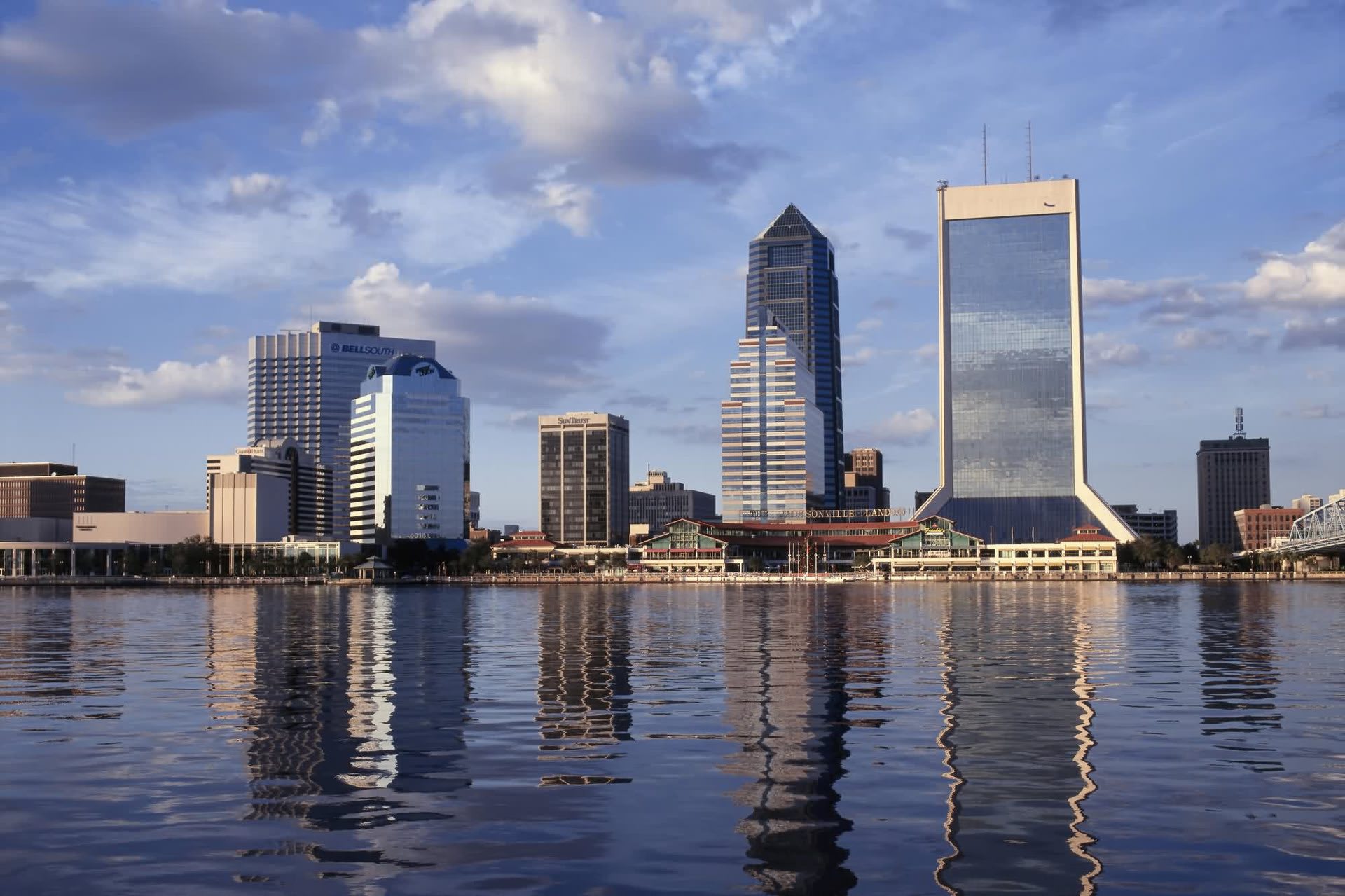 Relocating to the Big City inception-app-prod/ODE5Y2M1MDEtMzUyOC00Yjg4LThhNjktZWU2NTUwOGEyY2M4%2Fmedia%2F2014%2F12%2Fdowntown_jacksonville__florida__united_states.jpg