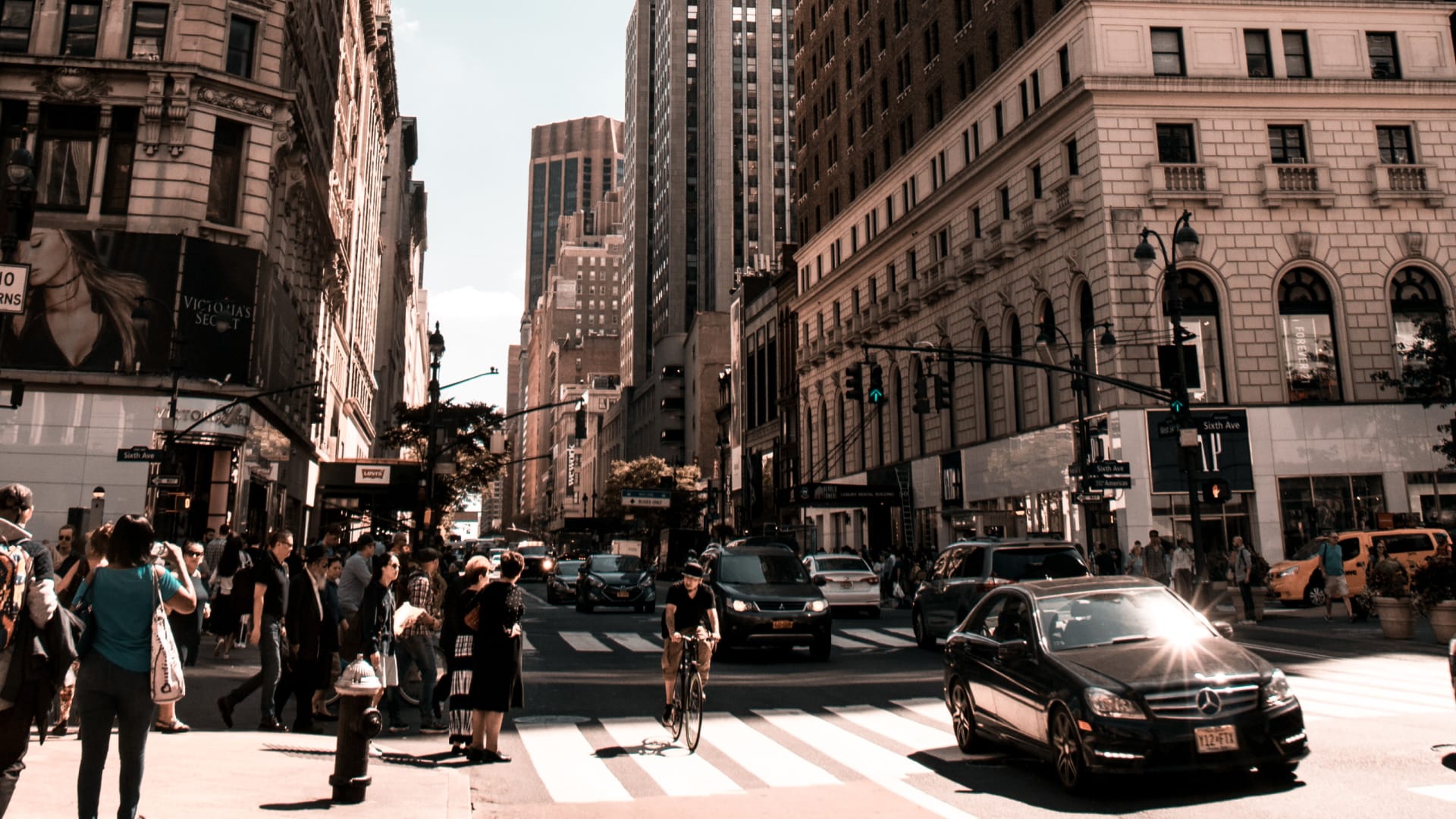 inception-app-prod/ODEyNGZlMDMtNWI2YS00NDIzLTg3YWUtZWQxMDZjZmQ3OWUx/content/2019/12/professionallybusy3.jpg