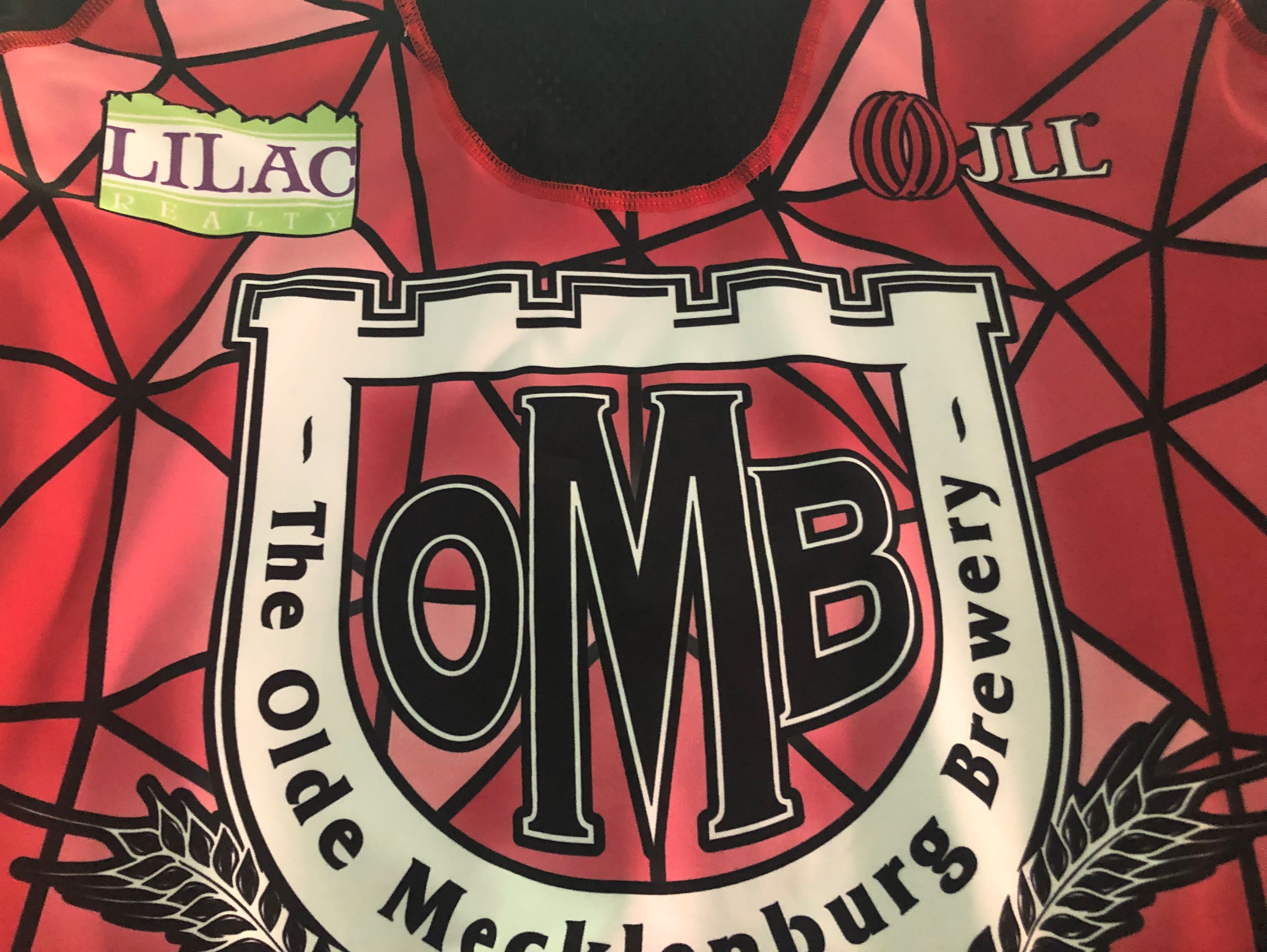 Team REEB inception-app-prod/ODJiYTE5NzAtNzcxMC00MDcwLTg2ZDEtNWE4MDFhNzliNjFm/content/2019/05/Reeb jersey2-2.jpg