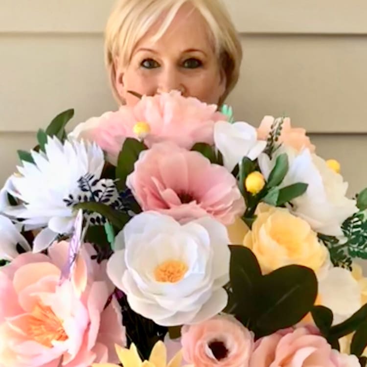 Stay safe. Stay inspired. inception-app-prod/ODMyMDNmMTctMDQyMy00NWY5LWJlNzgtM2Y4M2I0MzNmMmM5/content/2020/03/flowersinthehome.jpg