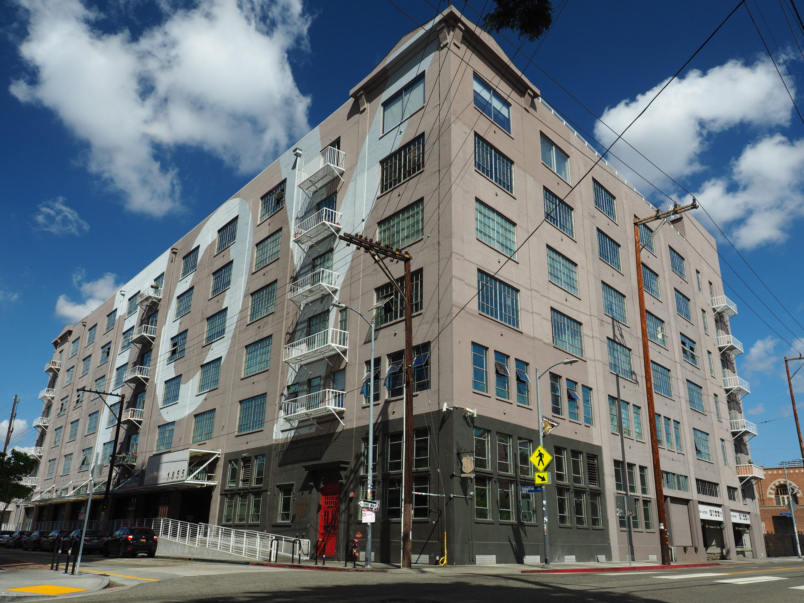 Toy Factory Lofts: The Original Arts District Live/Work Icon inception-app-prod/ODVhOGFkNWQtYzZlOC00ZDA2LWIyMTAtZmIxNjU2YWYyYmM5/content/2023/02/510d6a89c8df7d8ad069851f3ed854ae801fd0ca.jpg