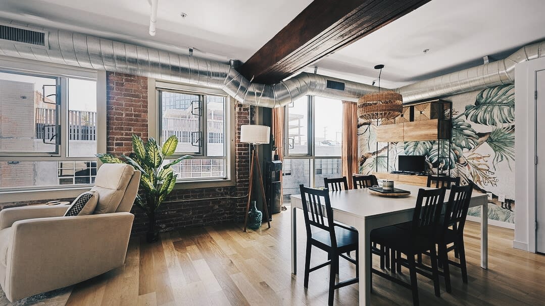 LA LOFT SPOTLIGHT l Barker Block #301 inception-app-prod/ODVhOGFkNWQtYzZlOC00ZDA2LWIyMTAtZmIxNjU2YWYyYmM5/content/2023/08/ecafb8d12c4e2ab1b0fbe00517f54b3edce6bc1c.jpg