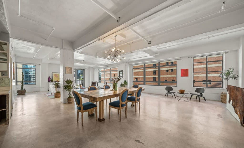 LA LOFT SPOTLIGHT l Eastern Columbia Building #611 inception-app-prod/ODVhOGFkNWQtYzZlOC00ZDA2LWIyMTAtZmIxNjU2YWYyYmM5/content/2023/11/184c9ee1b7f831e8dff6c730dc8a735b12210bce.jpg