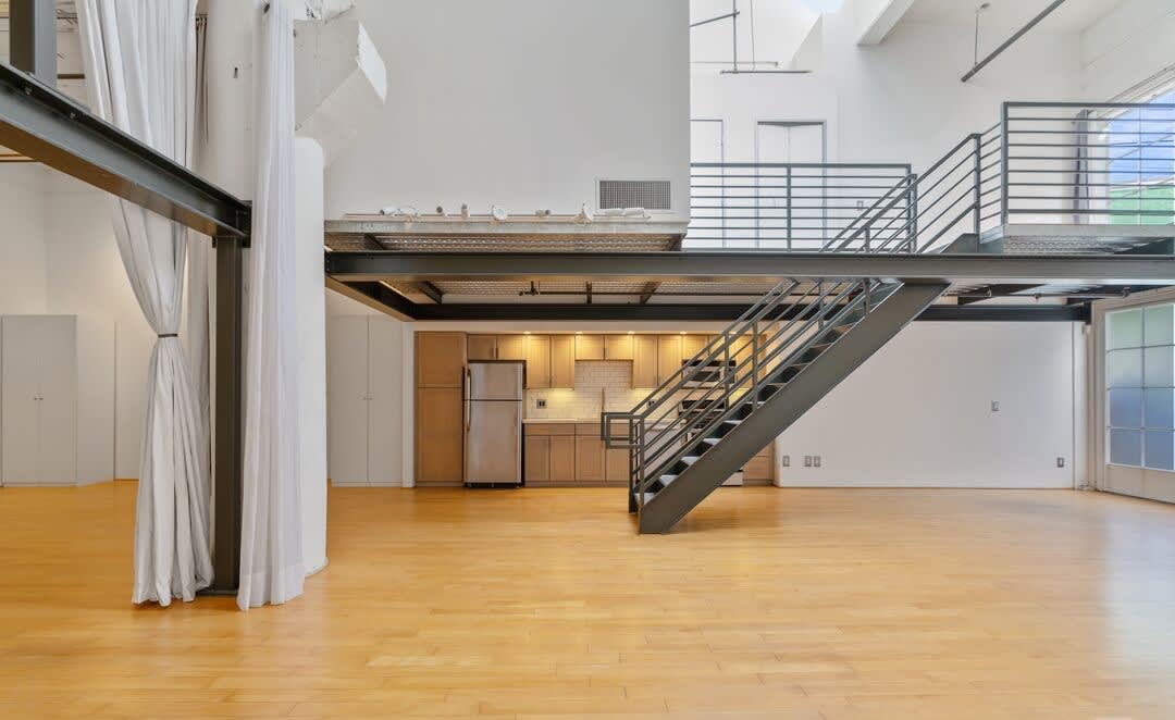 LA LOFT SPOTLIGHT l Little Tokyo Lofts #104 inception-app-prod/ODVhOGFkNWQtYzZlOC00ZDA2LWIyMTAtZmIxNjU2YWYyYmM5/content/2024/01/7e9652b564d45e4ae9a50f5f03ff5775eec1ab61.jpg