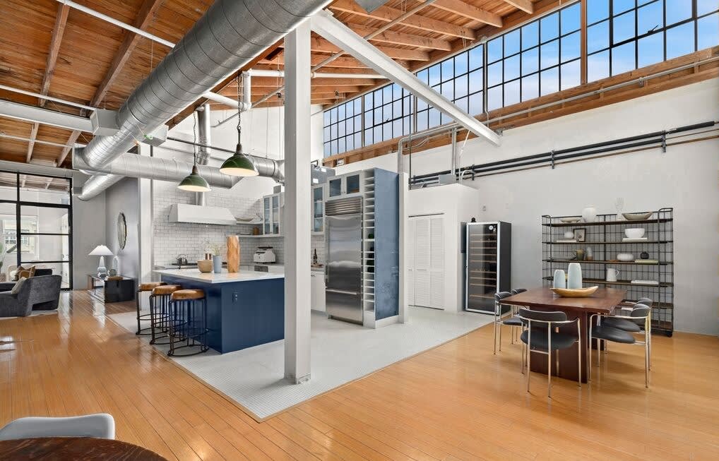 LA ARTS DISTRICT LOFT SPOTLIGHT l Molino Street Lofts #307 inception-app-prod/ODVhOGFkNWQtYzZlOC00ZDA2LWIyMTAtZmIxNjU2YWYyYmM5/content/2024/04/1a4e071fdd8e7de77a572acfda71925f187c9cd1.jpg
