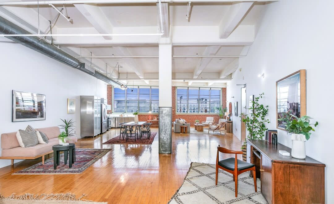 LA ARTS DISTRICT LOFT SPOTLIGHT l Biscuit Building Lofts #407 inception-app-prod/ODVhOGFkNWQtYzZlOC00ZDA2LWIyMTAtZmIxNjU2YWYyYmM5/content/2024/05/52d0a4b68b7d592fd4a883828f4540947313c917.jpg
