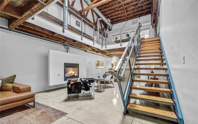 Long Beach Lofts for Sale | 849 Pine Ave #C inception-app-prod/ODVhOGFkNWQtYzZlOC00ZDA2LWIyMTAtZmIxNjU2YWYyYmM5/content/2025/08/7c134f459d7b406040572e502d55a207c146d8c9.jpg