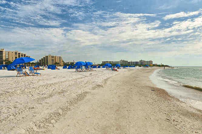 Pointe Estero Resort inception-app-prod/ODZhYWY5ZGItNWFkNi00NzkzLTliMDktODZmZjBiMGM2YzIy/content/2018/12/6640 Estero Blvd Unit-small-030-Beach-666x443-72dpi.jpg