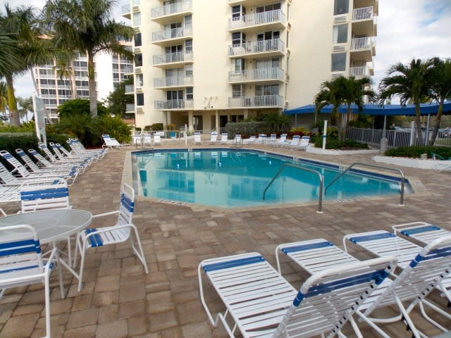 Estero Beach & Tennis Club inception-app-prod/ODZhYWY5ZGItNWFkNi00NzkzLTliMDktODZmZjBiMGM2YzIy/content/2018/12/Estero Beach & Tennis Club_02.jpg