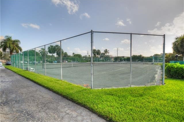 Estero Beach & Tennis Club inception-app-prod/ODZhYWY5ZGItNWFkNi00NzkzLTliMDktODZmZjBiMGM2YzIy/content/2018/12/Estero Beach & Tennis Club_04.jpg