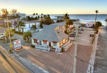 Welcome to our Island! inception-app-prod/ODZhYWY5ZGItNWFkNi00NzkzLTliMDktODZmZjBiMGM2YzIy/content/2018/12/office.png