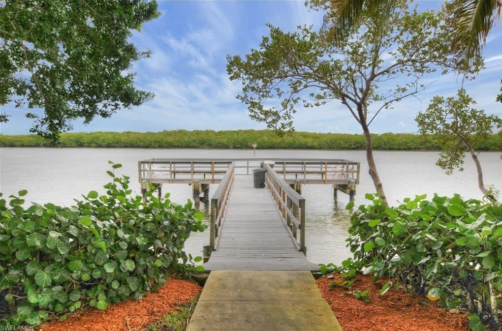 Bay Beach Condos inception-app-prod/ODZhYWY5ZGItNWFkNi00NzkzLTliMDktODZmZjBiMGM2YzIy/content/2019/01/216070223_14.jpg