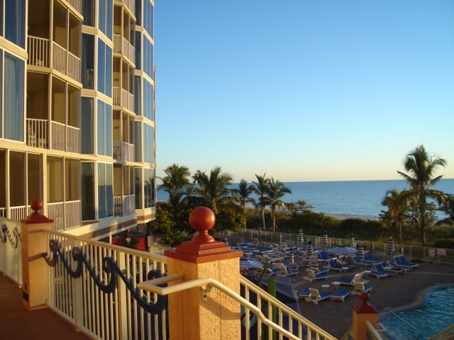 Pink Shell Resort & Marina on Fort Myers BEach inception-app-prod/ODZhYWY5ZGItNWFkNi00NzkzLTliMDktODZmZjBiMGM2YzIy/content/2019/01/PinkShell-WS-CV-BV 004.jpg