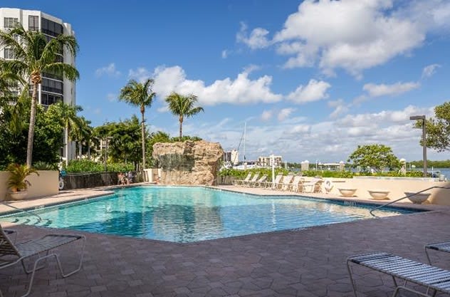 Bay Beach Condos inception-app-prod/ODZhYWY5ZGItNWFkNi00NzkzLTliMDktODZmZjBiMGM2YzIy/content/2019/01/WATERSIDE-II-at-BAY-BEACH-FORT-MYERS-BEACH-215060644-5.jpg