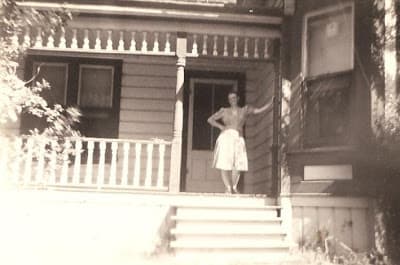 inception-app-prod/ODc1ZTU3MWItMDUzZC00YTIyLWJlMDctMDE4NzYxZTNlZmZm/content/2017/10/Grandma on front porch 001-2.jpg