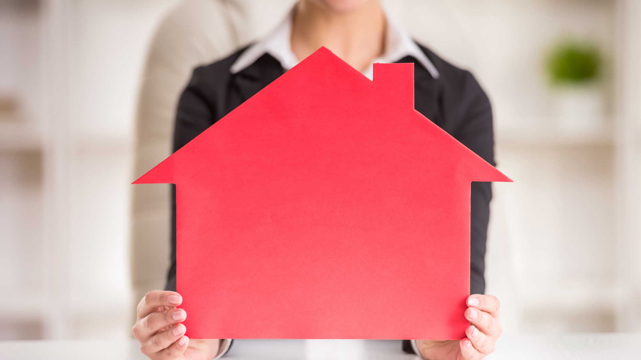 If You're Selling Your House This Summer, Hiring a Pro Is Critical inception-app-prod/ODljMDQxNjctNmM1MC00ZmYxLWE0ZTgtZjI3YmEzODBkOTFi/content/2022/07/21aedb19f07ff5fc5047f6c478022380a9f30b6d.png