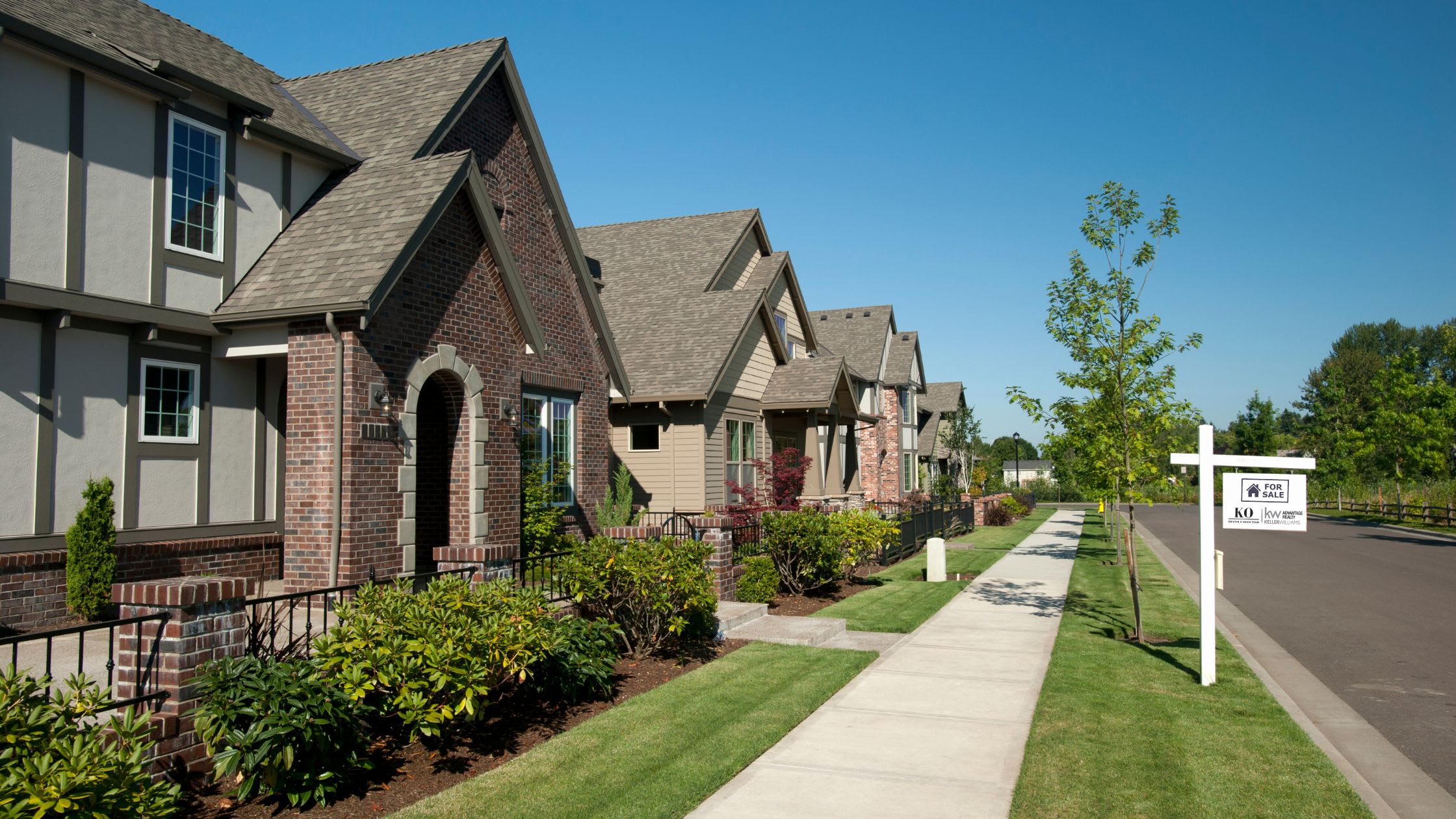 Perspective Matters When Selling Your House Today inception-app-prod/ODljMDQxNjctNmM1MC00ZmYxLWE0ZTgtZjI3YmEzODBkOTFi/content/2022/10/0f27b1965728f593f1e5b77f916bd3143124b246.jpg