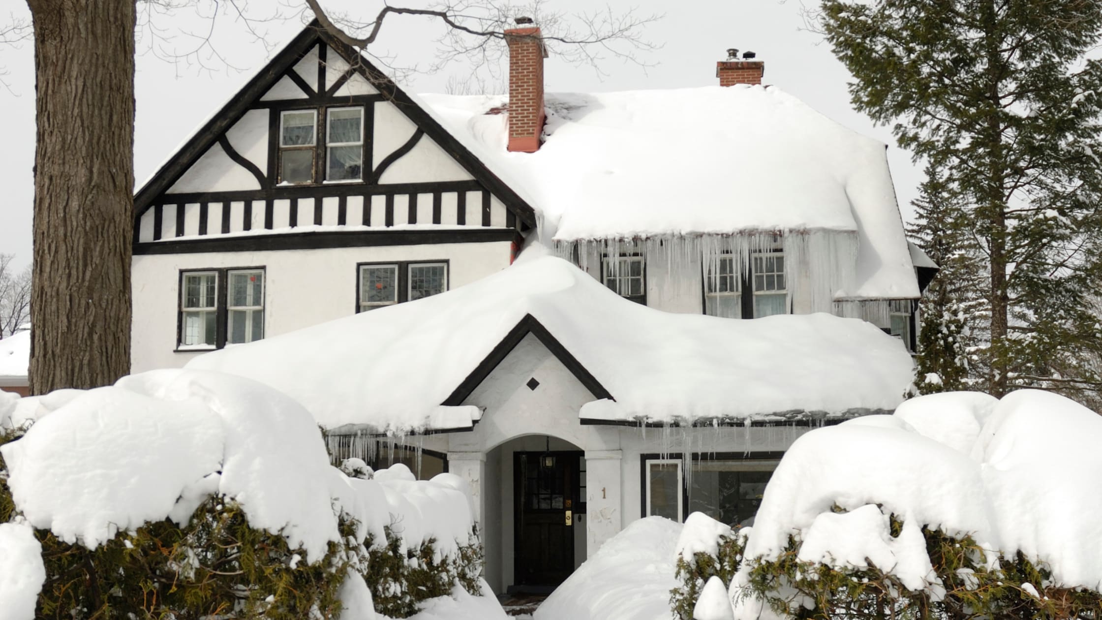 Top 3 Questions About Selling Your Home This Winter inception-app-prod/ODljMDQxNjctNmM1MC00ZmYxLWE0ZTgtZjI3YmEzODBkOTFi/content/2022/11/76dcb81641cfb09dcc84fc31bd65f90349df4767.png